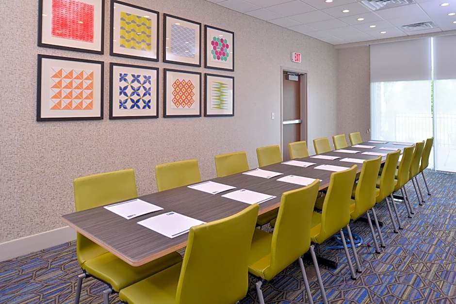 Holiday Inn Express & Suites Omaha Airport By IHG