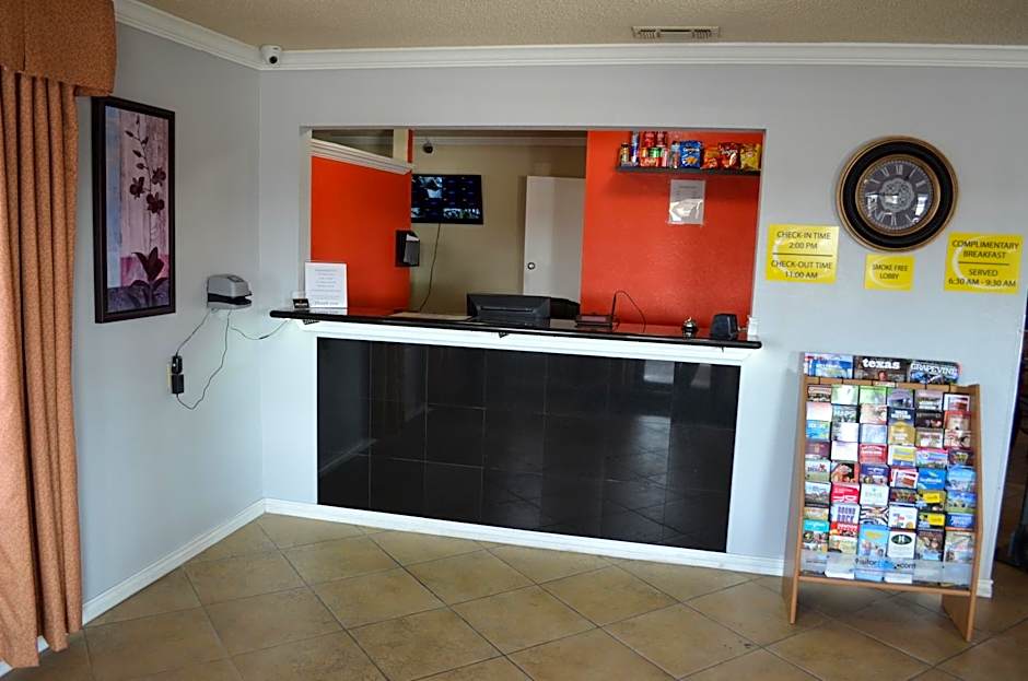 Hill Country Inn and Suite