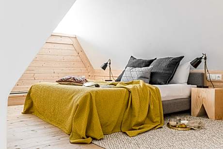 Apartment with Mountain View