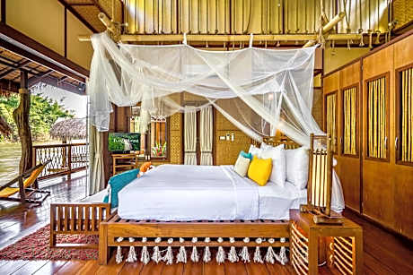 Floating Villa with Breakfast & Dinner