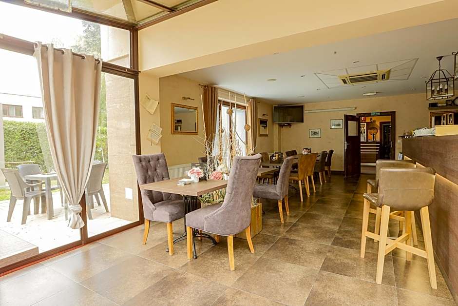 Grand Hotel Senica, Garni