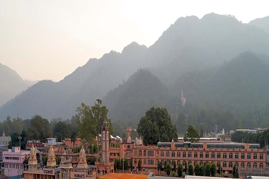 Modi Yoga Retreat - A Luxurious Yoga Retreat on the banks of Ganges