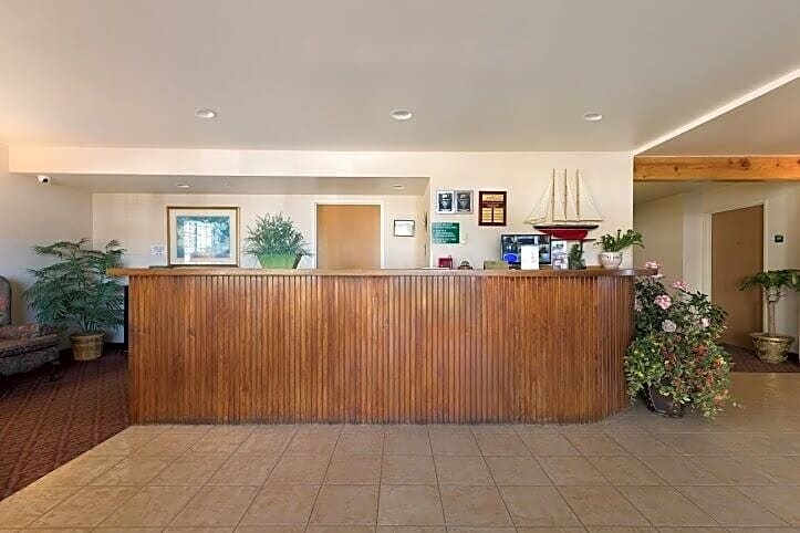 Paradise Inn & Suites at Lincoln City