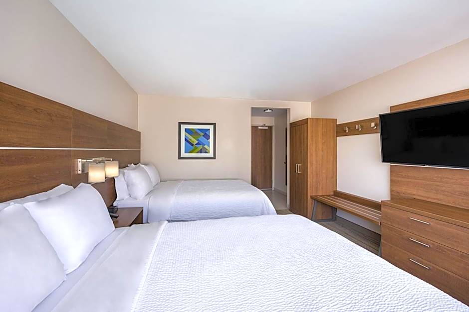 Holiday Inn Express and Suites Gilbert - East Mesa By IHG