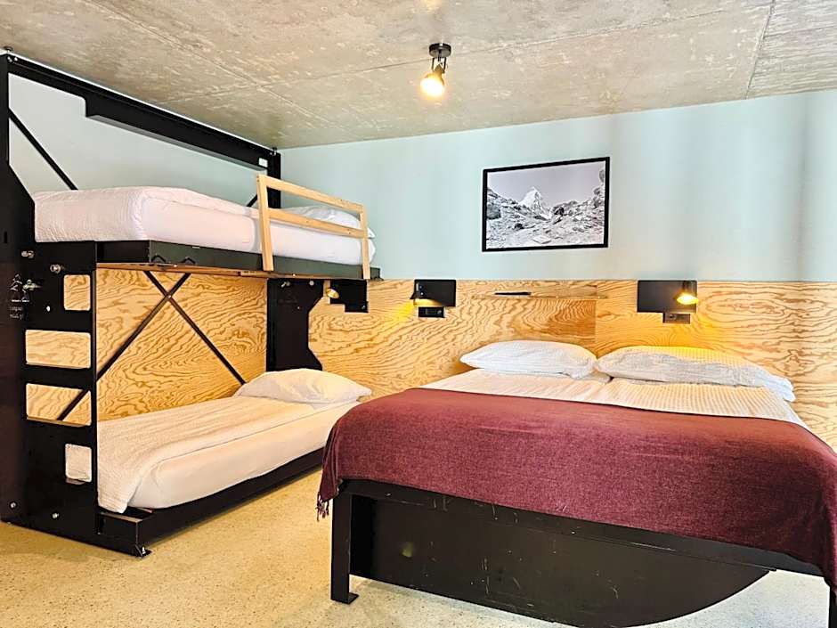 Peaky Riders Self Check-in Hotel