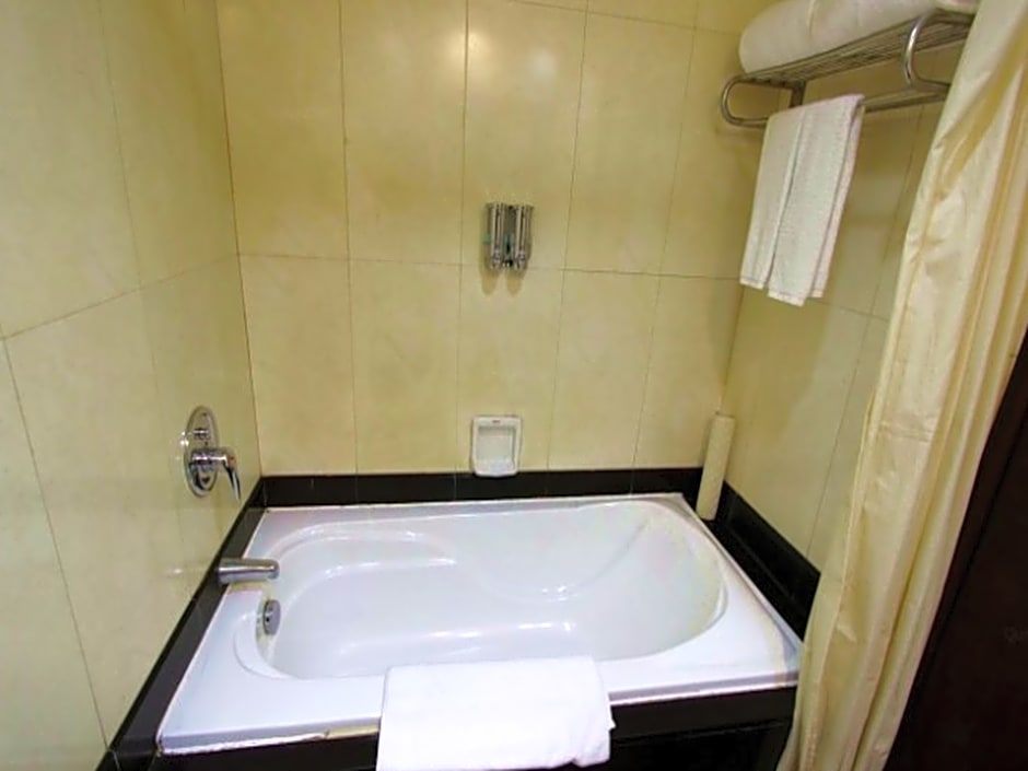 Royalty Hotel