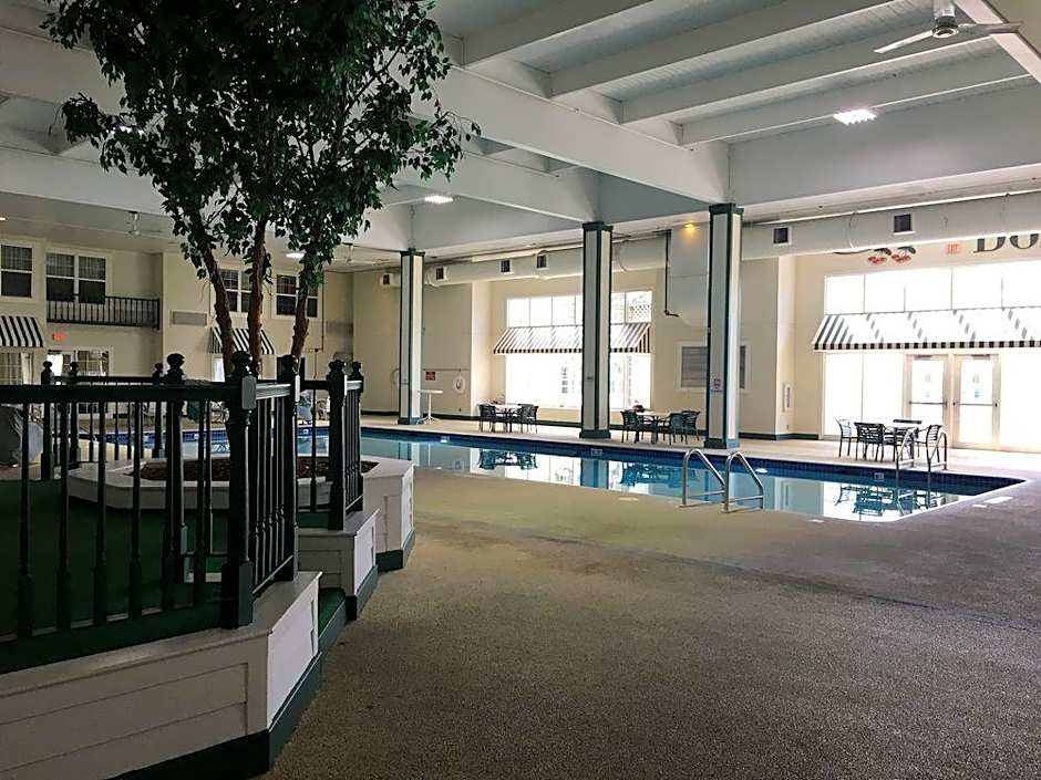 Grand Hinckley Inn