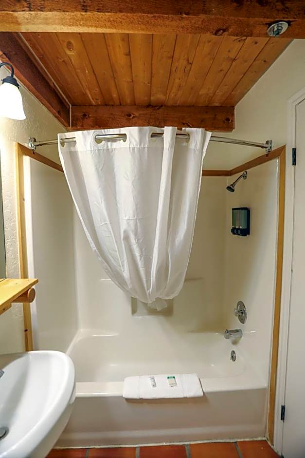 The Boulder Creek Lodge