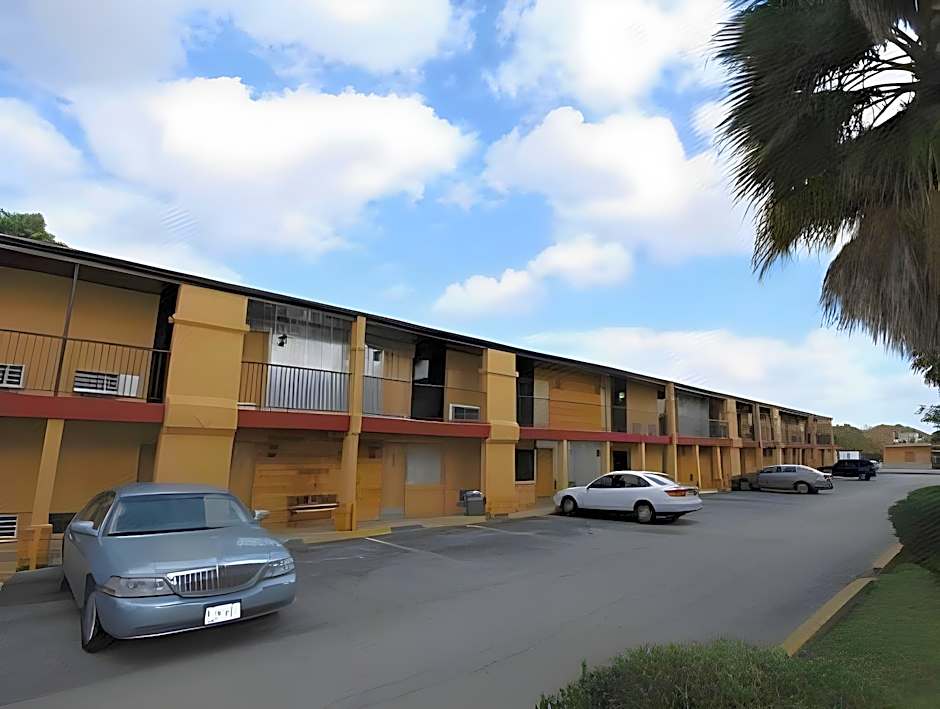 OYO Hotel Houston, TX near Medical Center NRG Stadium