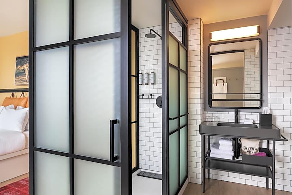 Moxy Springfield Downtown