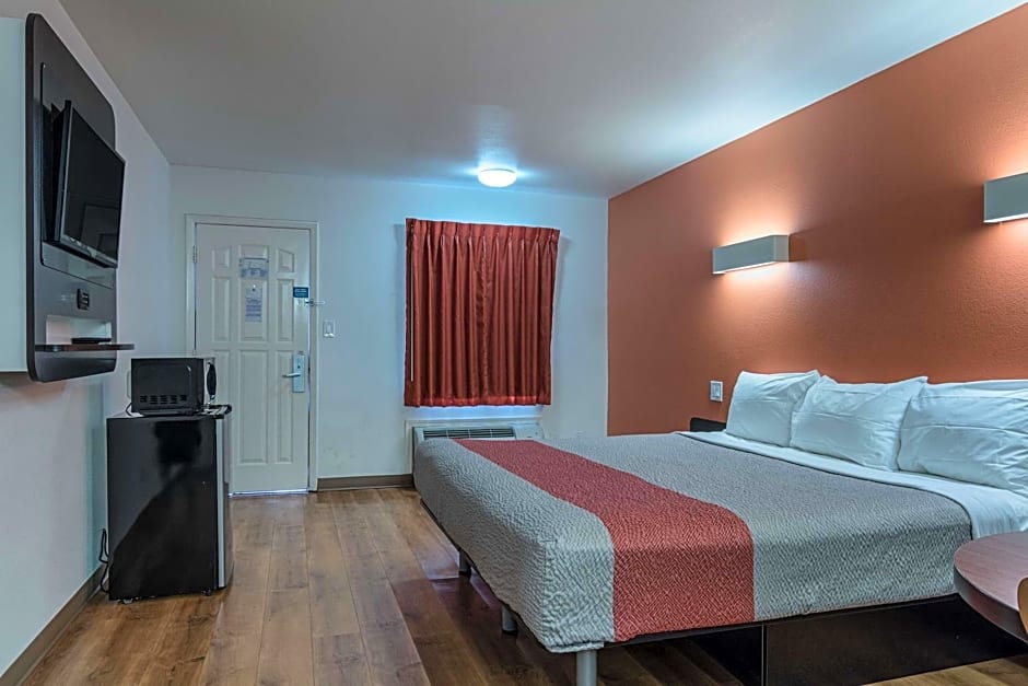 Motel 6-Texarkana, AR