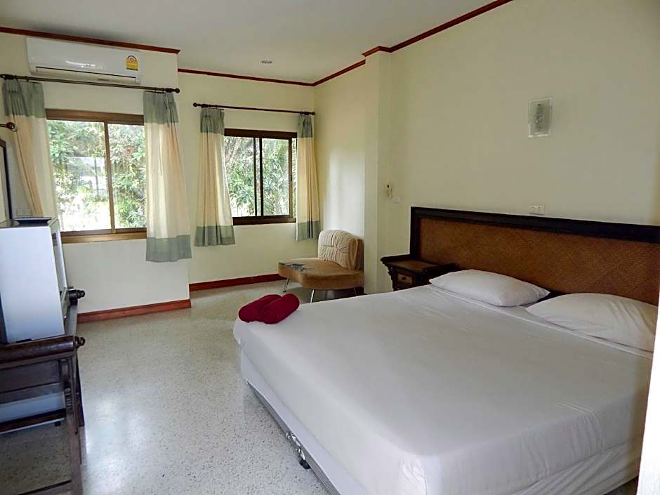 Jinta Hotel Nathon Beach