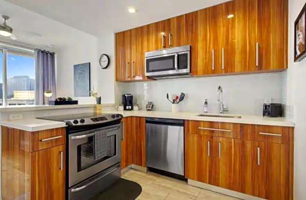 Amazing Condos Beautiful View 2 Blocks To French Quarter, Small Rooftop Pool, Gym, Seanger Theater, Super Dome, And Bourbon St