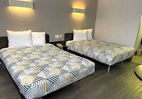 Queen Room with Two Queen Beds - Smoking