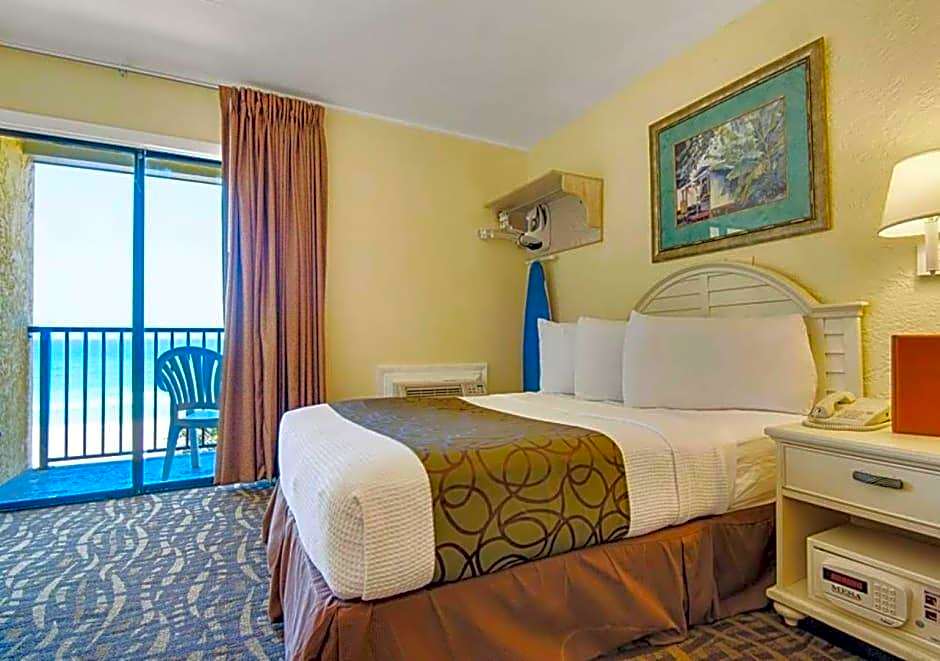Ramada by Wyndham Panama City Beach / Beachfront