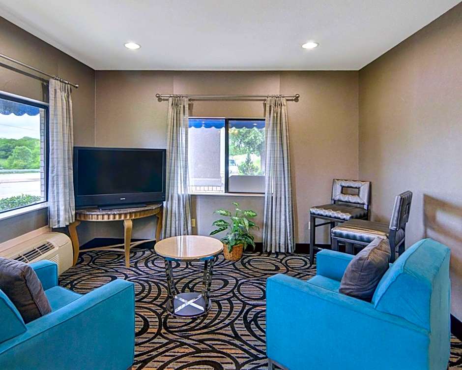 Quality Inn & Suites Grand Prairie South