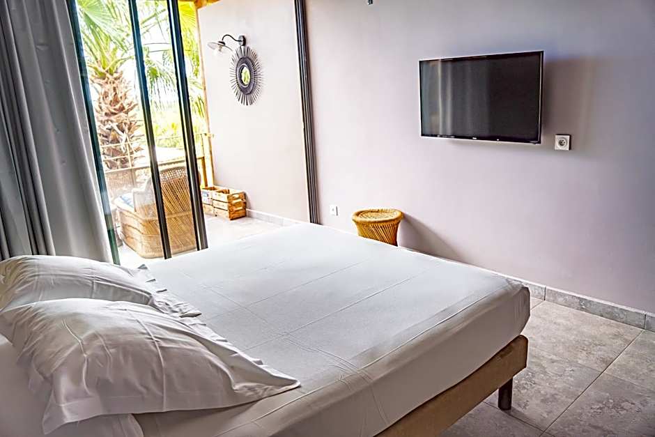 Dina Morgabine Saint Gilles