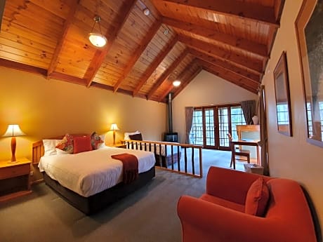 Wilderness Chalet with Spa Bath