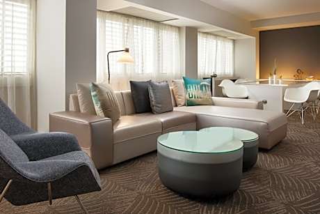 Wow One-Bedroom Hospitality King Suite