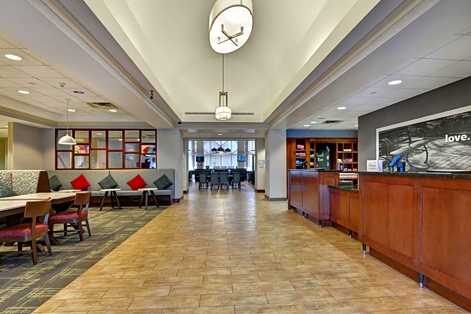 Hampton Inn By Hilton & Suites Newark-Harrison-Riverwalk