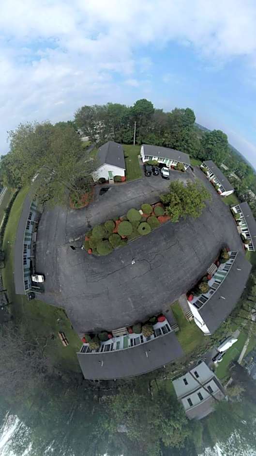 Founder's Brook Motel and Suites