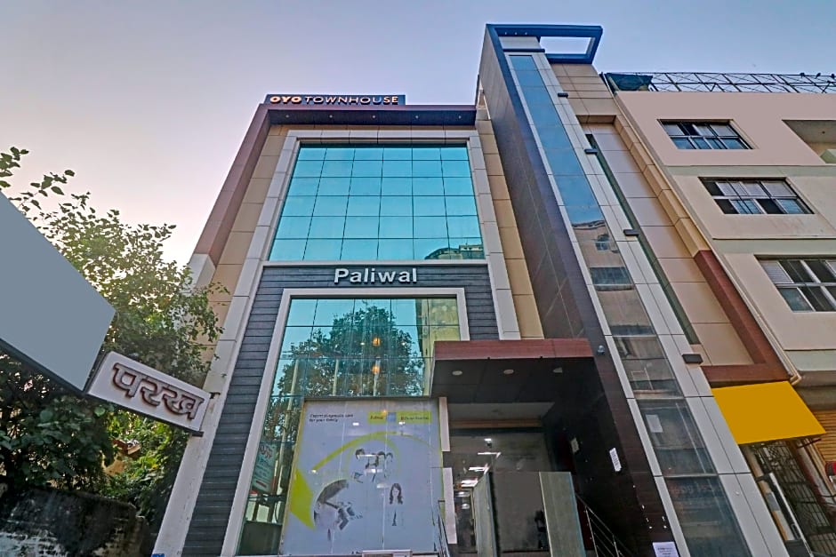 OYO 77788  Townhouse 405 Mall Road