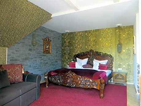 Family Suite with Balcony(2 bedroom & 1 living room)