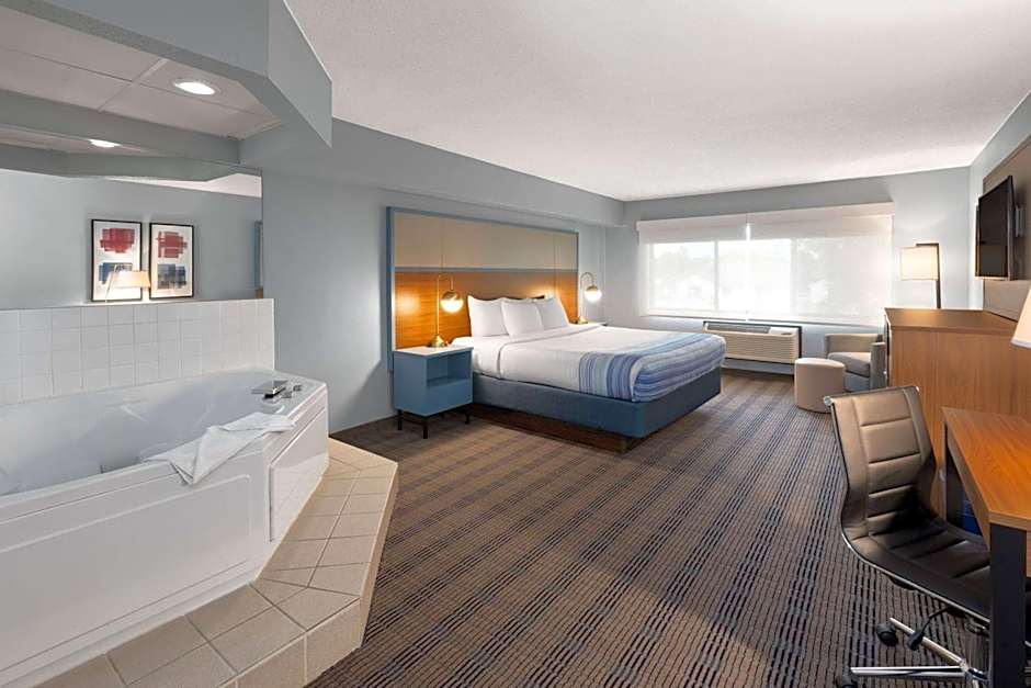 AmericInn by Wyndham North Branch