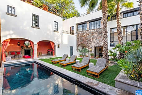 Villa Garita, 6BR Designer Villa with Heated Pool in Centro