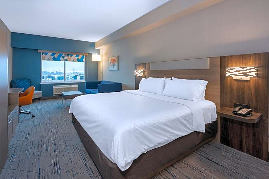 Holiday Inn Express & Suites Vaughan Southwest By IHG