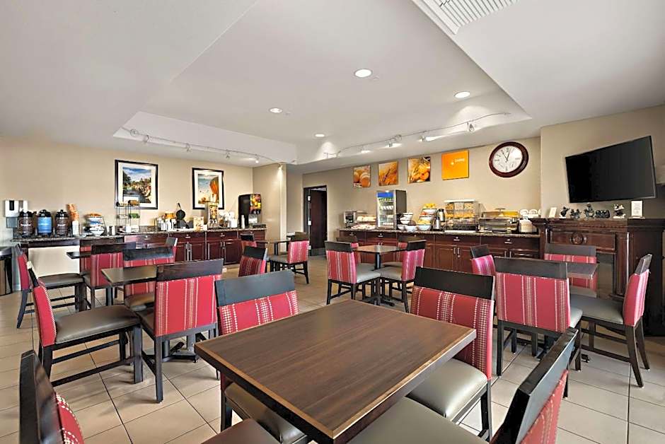 Comfort Inn & Suites Airport Convention Center