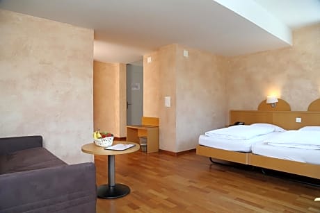 Deluxe Quadruple Room with A/C and Roof Terrace