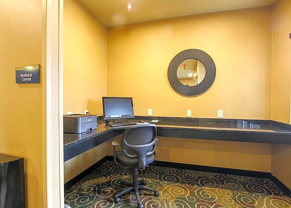 Cobblestone Hotel & Suites - Devils Lake