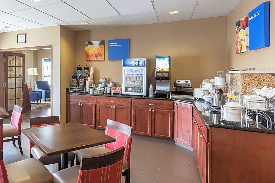 Comfort Inn & Suites Near University of Wyoming