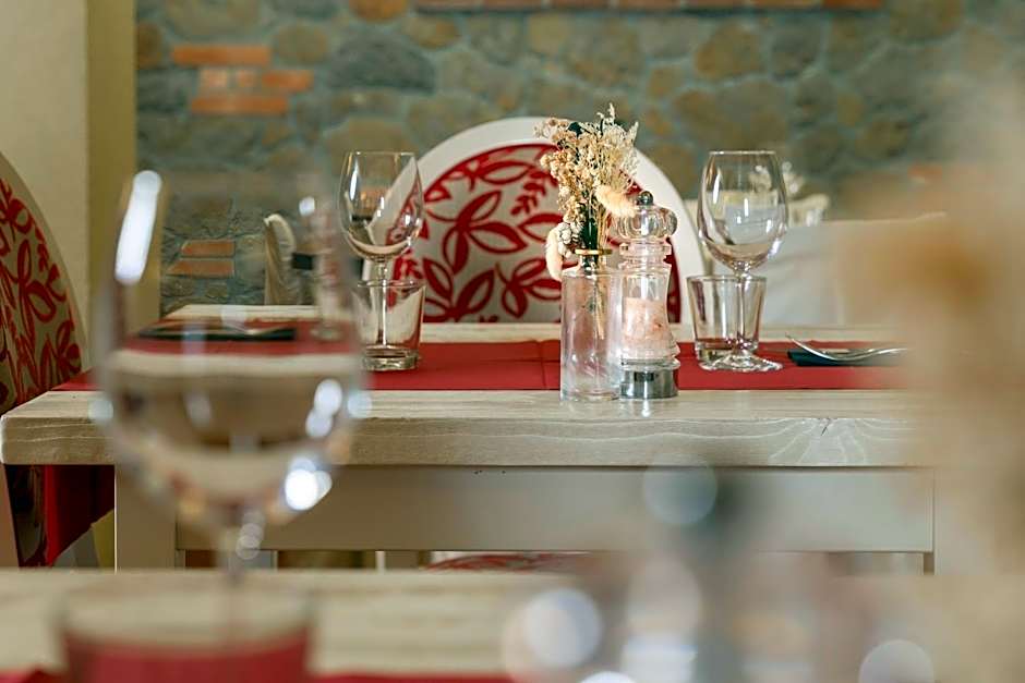 Hotel Casolare Le Terre Rosse
