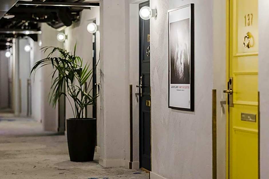 Hotel With Urban Deli