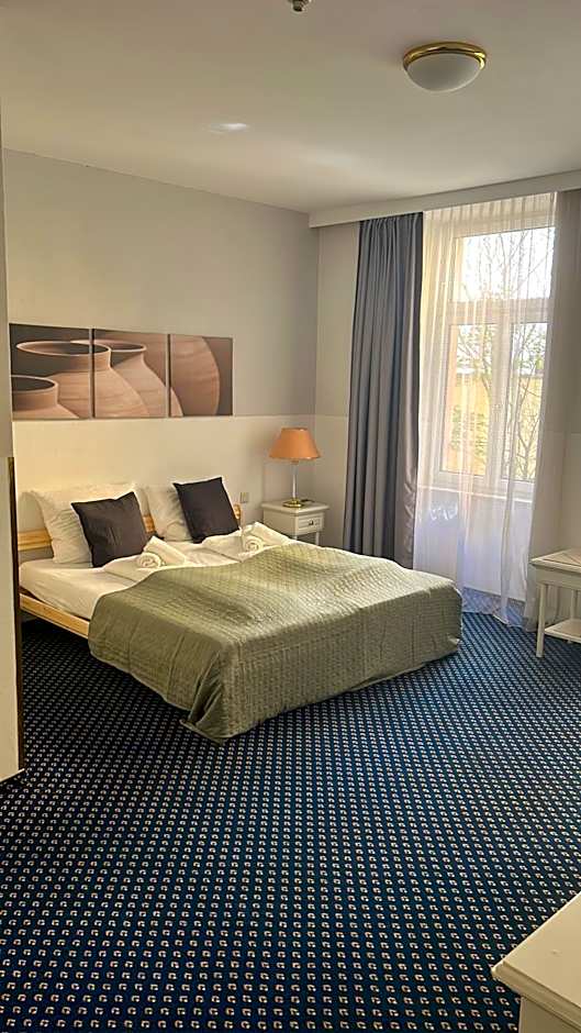 Self-Check-In Hotel Adlon