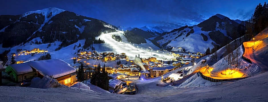 Hotel Sommerer - 100m to Ski Lift & 5 Min Walk to Hinterglemm Centre