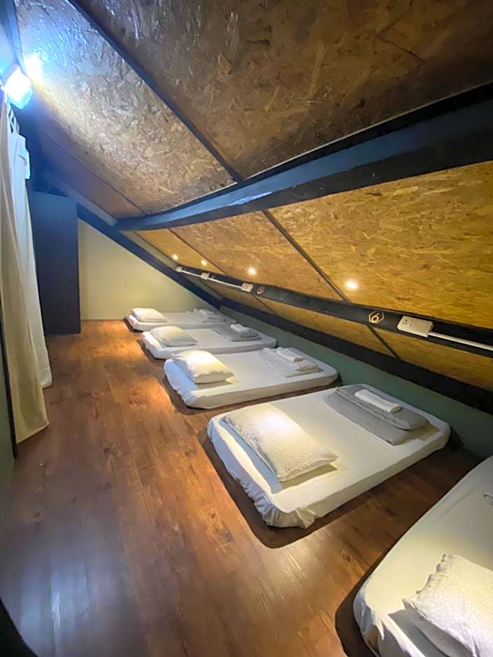 Hikers Sleep Port Guesthouse