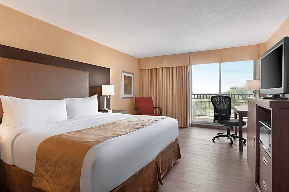 Ramada on the Bay Conference Resort Belleville