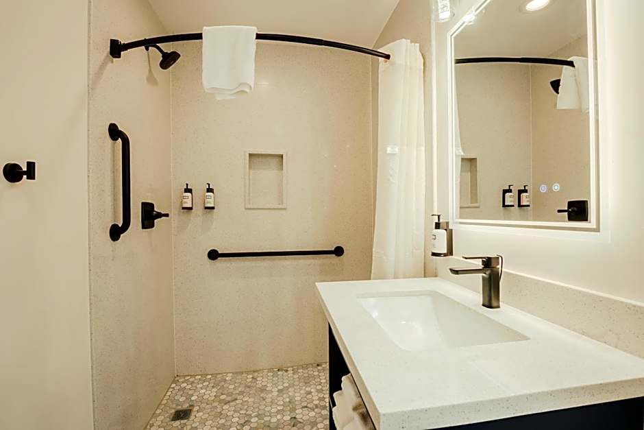 Blufftop Inn & Suites - Wharf/Restaurant District