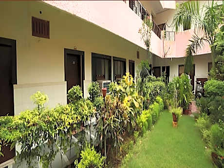 HOTEL SIDHARTHA (600 meters from Taj Mahal)