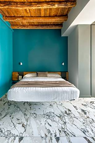 Queen Room with Lake View