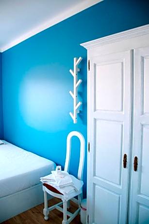 Single Room with Shared Toilet