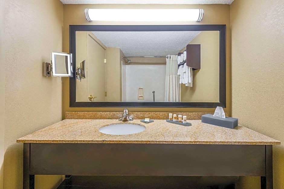 La Quinta Inn & Suites/New River Gorge National Park