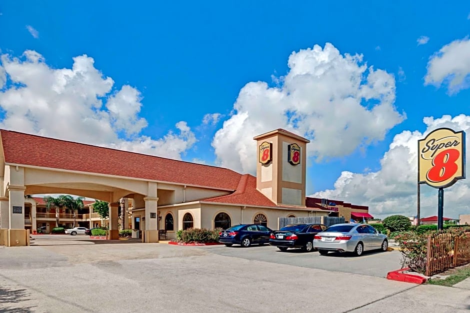 Super 8 by Wyndham Houston Hobby Airport South