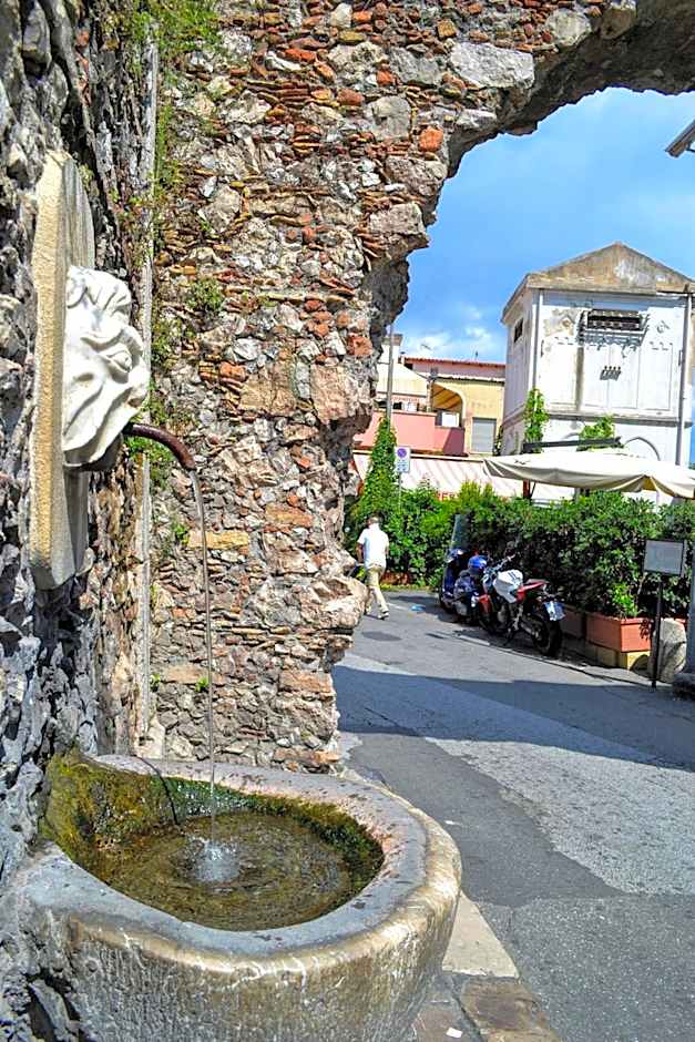 Tauromenion Guest House