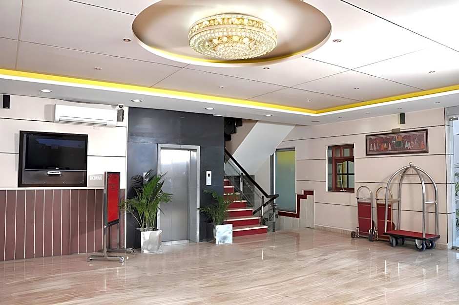 Foxoso Taj View Hotel