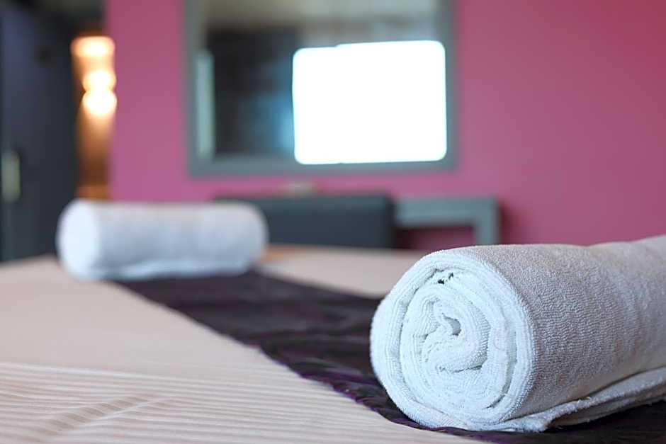 Convenient Grand Plus Hotel Suvarnabhumi