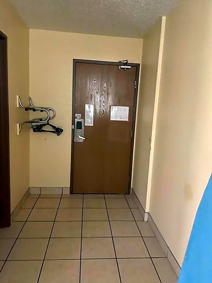 Super 8 by Wyndham Lebanon